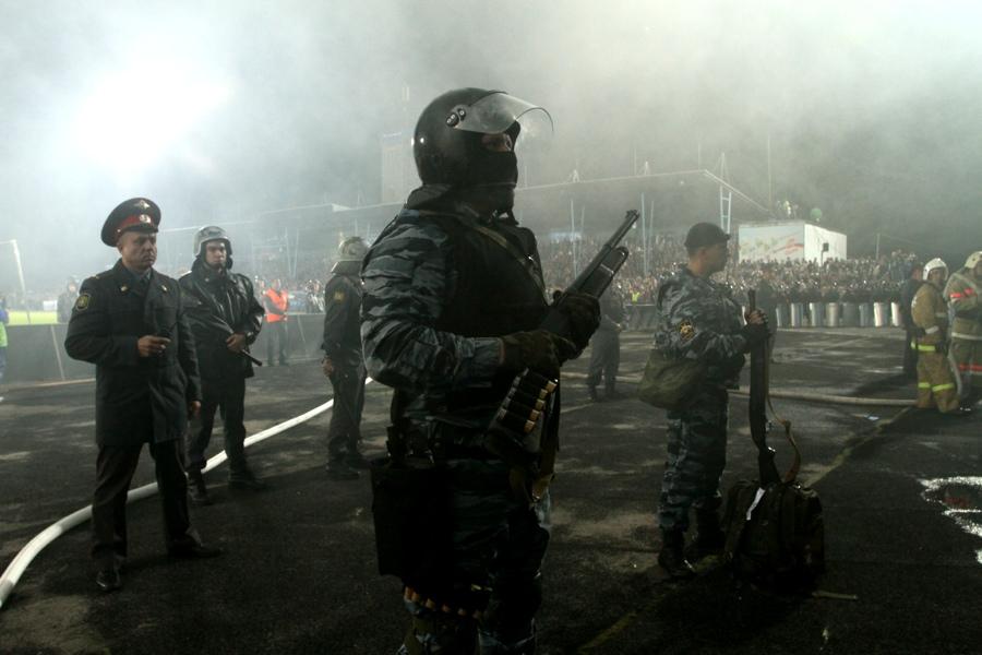 «Футбол особого режима»: фоторепортаж с западной трибуны «Балтики» на матче с «Зенитом»